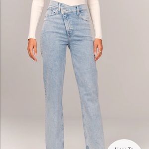 Abercrombie 90s Ultra High Rise Straight Jeans